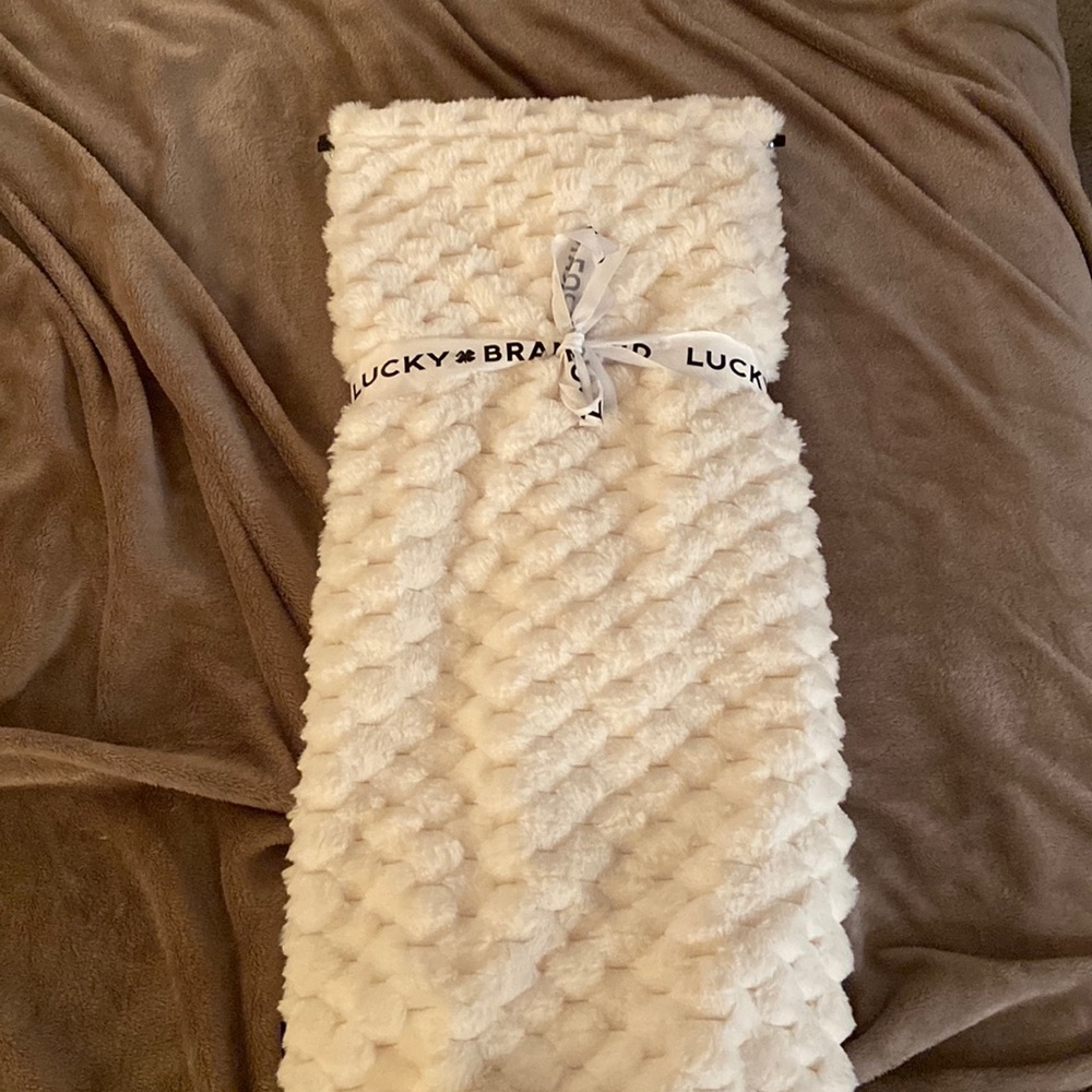 Lucky Brand Faux Rabbit Fur Luxury Throw
